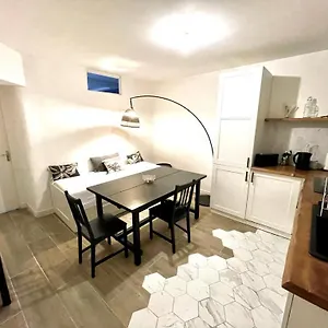Appartement Joli T4 Rénové Climatisé Entre St Charles/le Vieux-port, Marseille