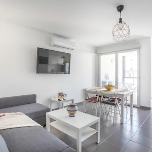 Appartement New Joliette Comfortable Well Located With Private Parking, Marseille